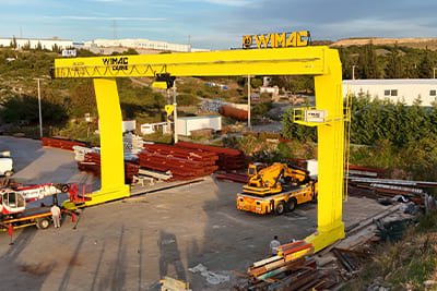 Double-girder gantry crane for outdoor industrial lifting