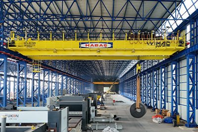 Heavy-duty process crane for steel mill material handling